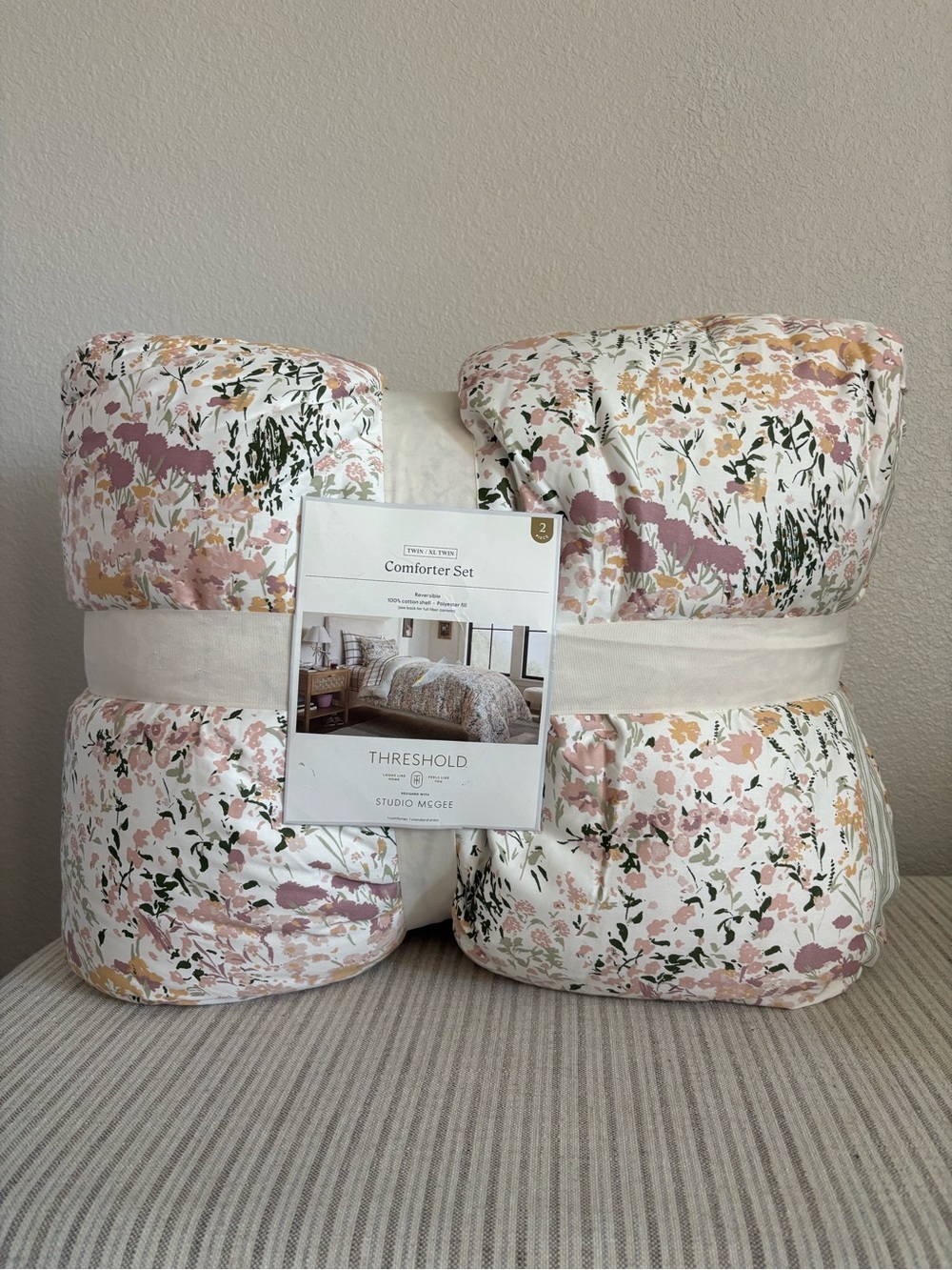 NWT 2pc Twin/Twin Extra Long Reversible Floral and Stripe Comforter Set